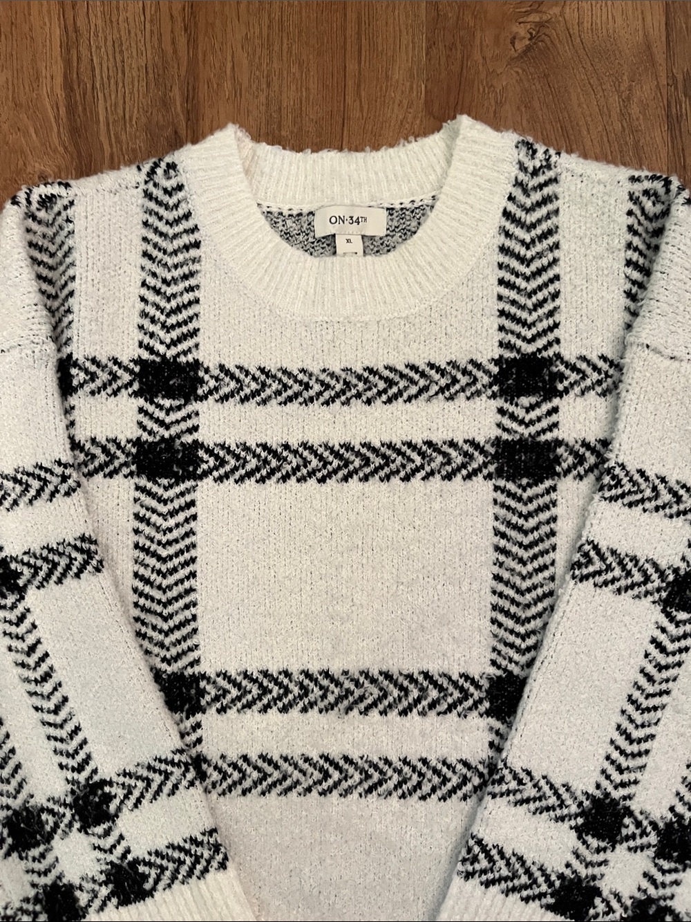 On 34th Plaid Crewneck Sweater - Picture 2 of 7